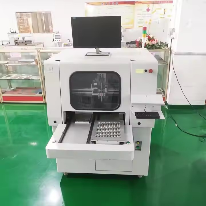 Mesin CNC PCB Bor Routing Separator Cut Split Circuit Board Peralatan untuk Produksi Elektronik