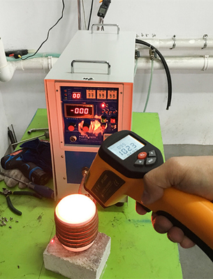 7.5L / Min Peralatan Pemanas Induksi Melting Quenching Machine Frekuensi Tinggi